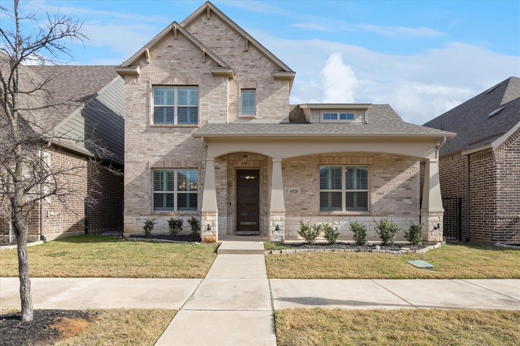 6928 Heather Ln, North Richland Hills, TX 76182