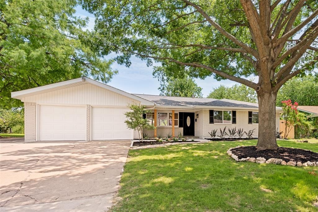 1717 Monaco Dr, Arlington, TX 76010 photo