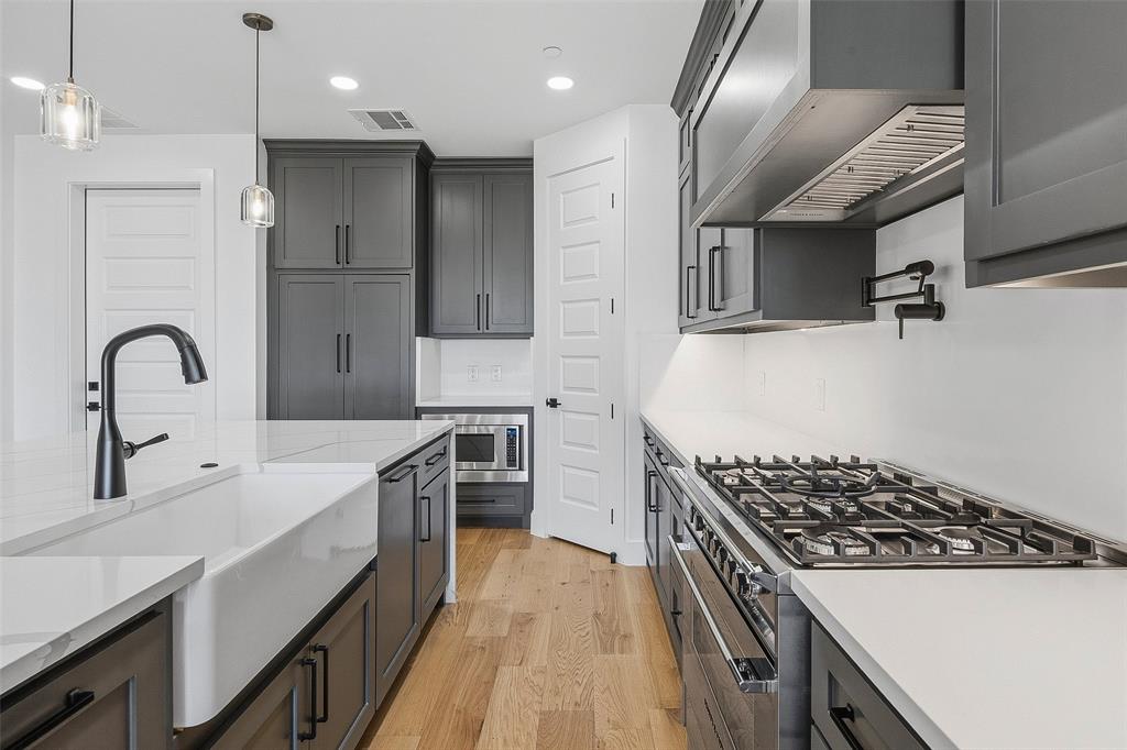 404 Vista Buena Trl, Fort Worth, TX 76111 photo