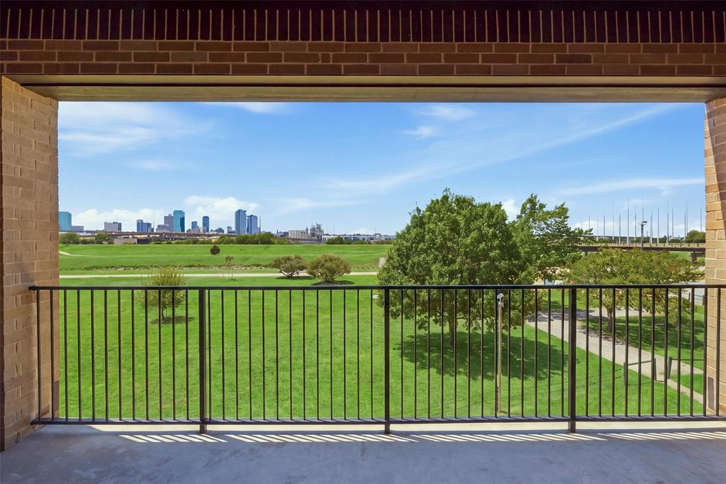 404 Vista Buena Trl, Fort Worth, TX 76111 photo