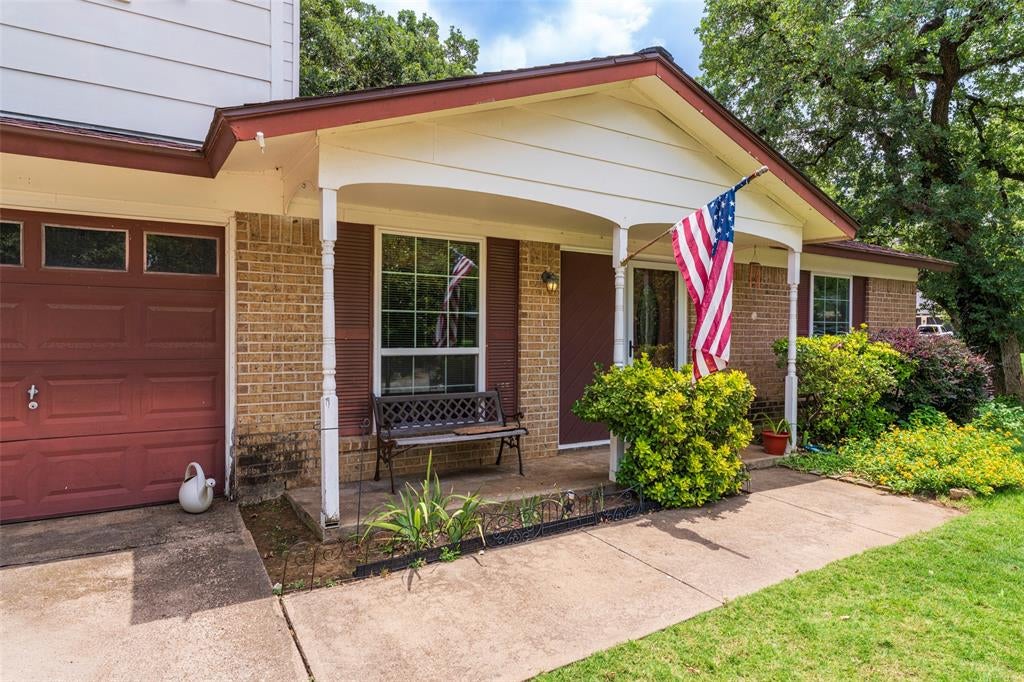 2930 Duff Dr, Arlington, TX 76013 photo