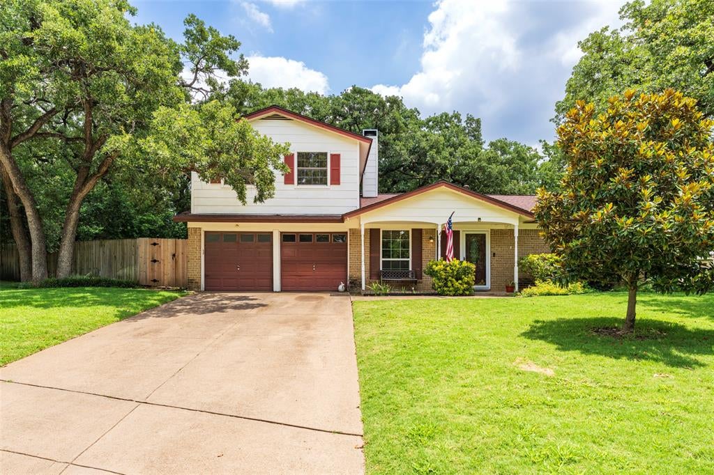 2930 Duff Dr, Arlington, TX 76013