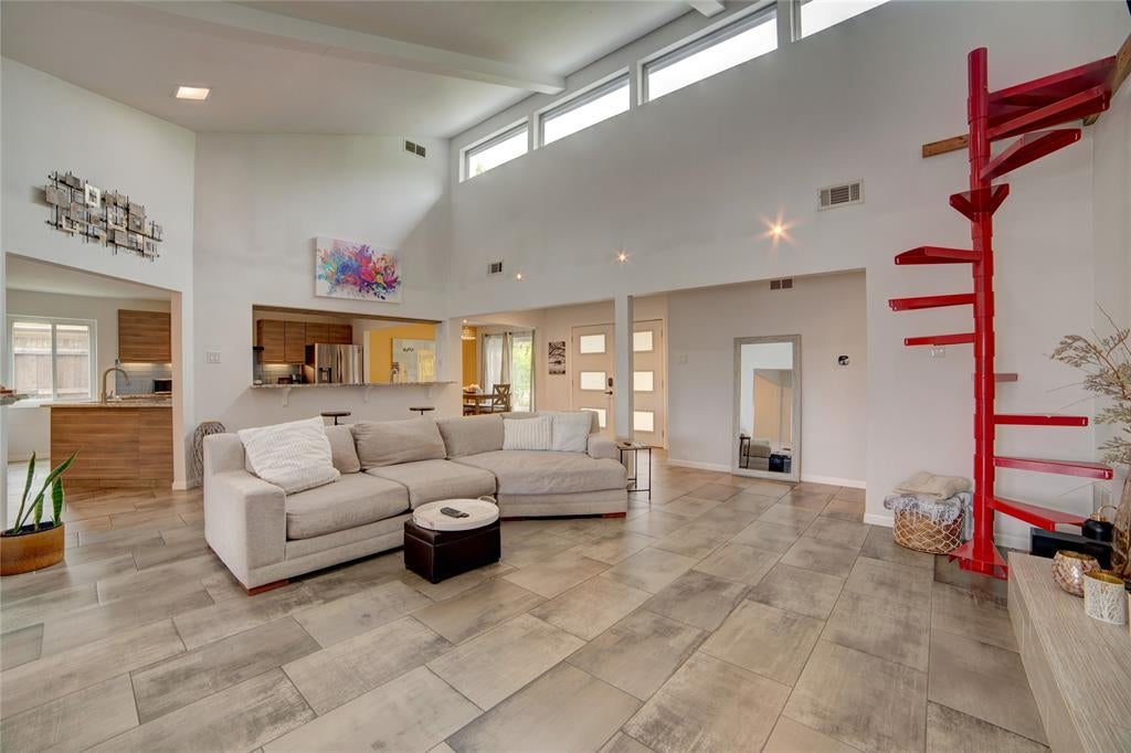 6822 Saint Anne St, Dallas, TX 75248 photo