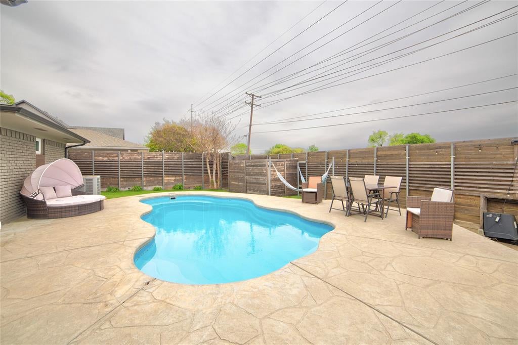 6822 Saint Anne St, Dallas, TX 75248 photo