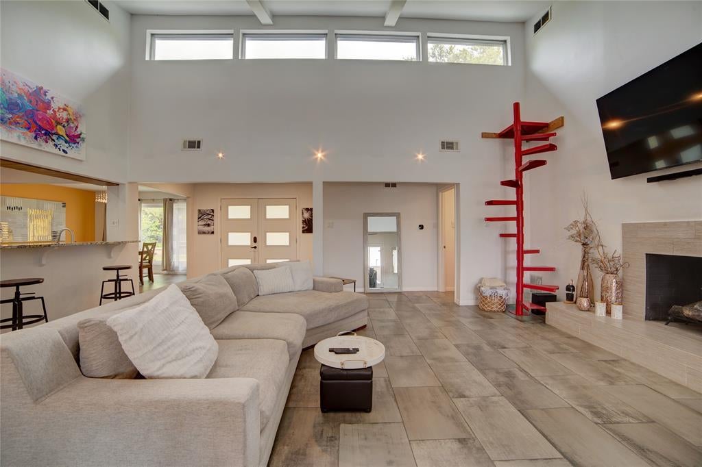 6822 Saint Anne St, Dallas, TX 75248 photo