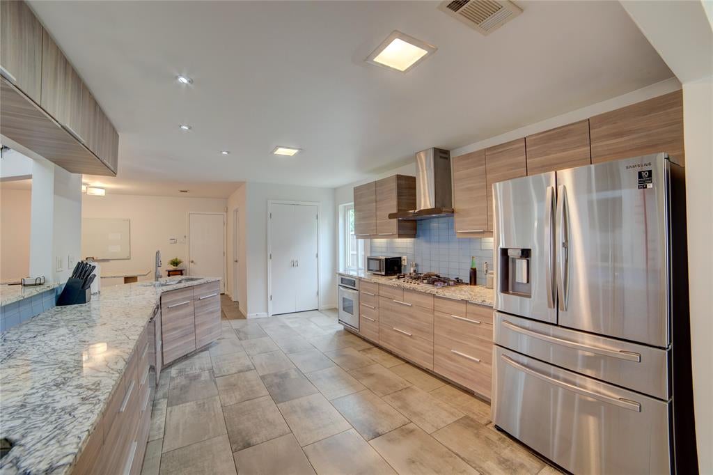 6822 Saint Anne St, Dallas, TX 75248 photo