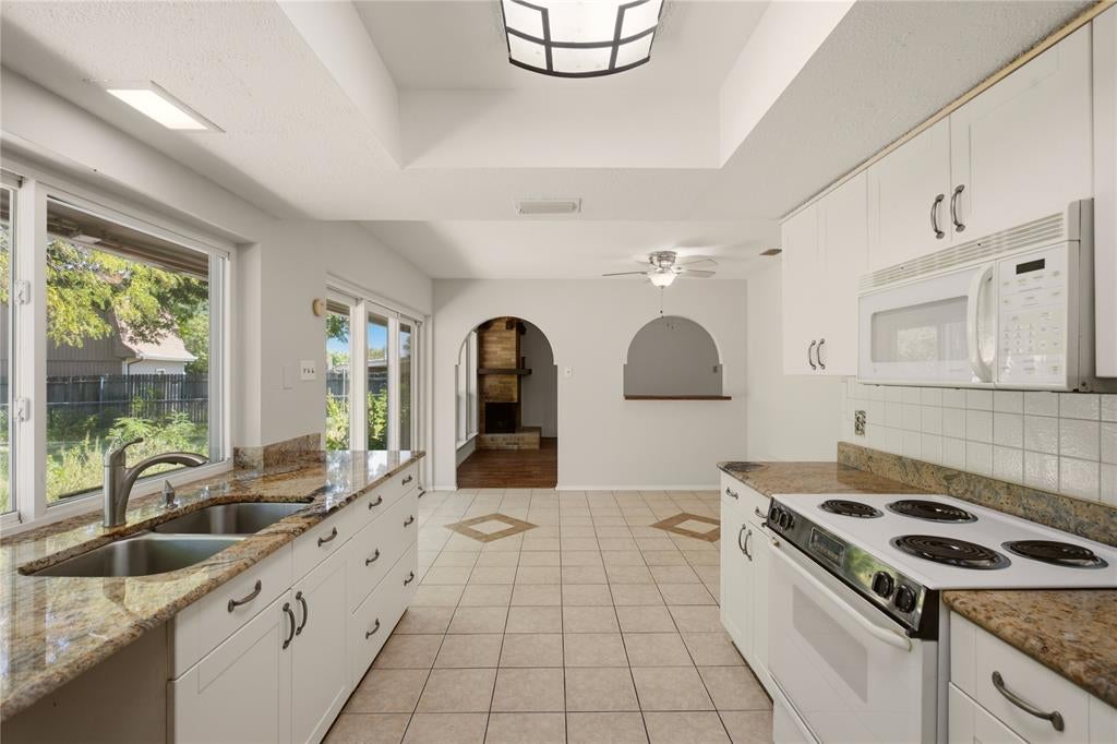 2015 Inverness Dr, Carrollton, TX 75007 photo