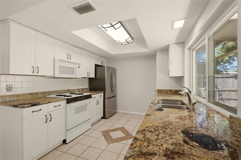 2015 Inverness Dr, Carrollton, TX 75007 photo