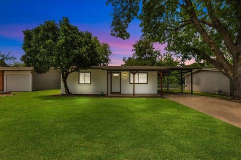 Single Family Residence in Arlington TX 1410 Randolph Street.jpg