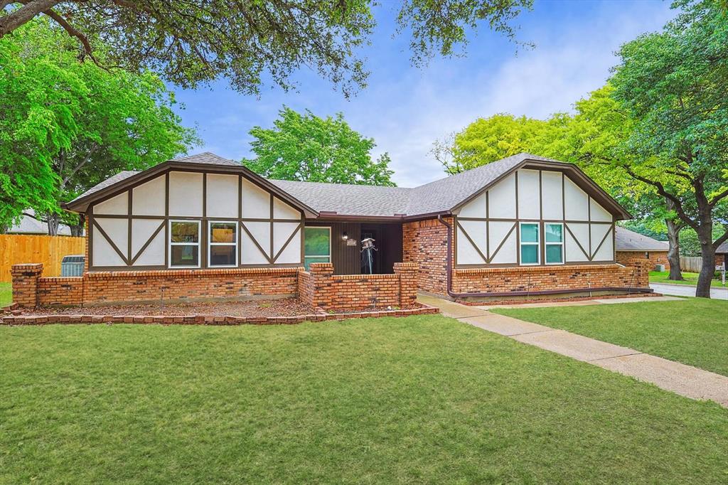 6837 Starnes Rd, North Richland Hills, TX 76182
