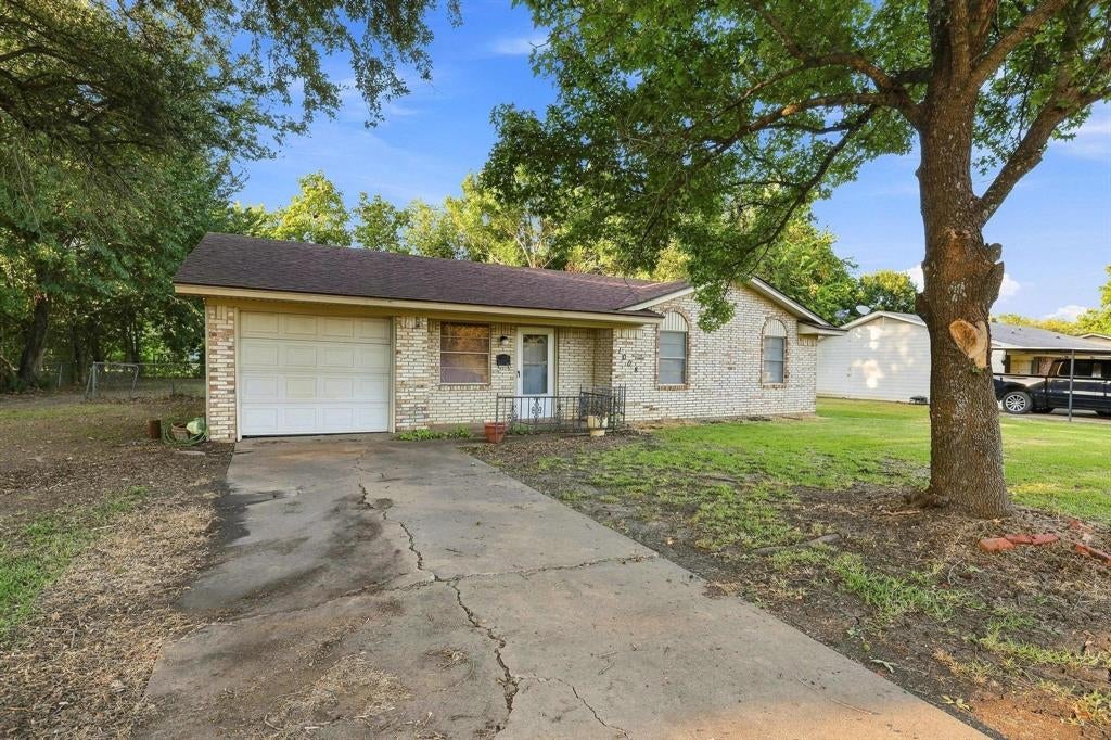 1008 Yeager St, Honey Grove, TX 75446 photo
