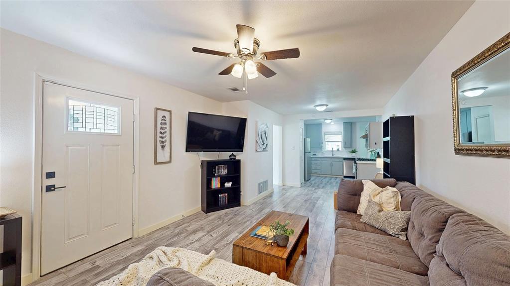 922 Tamara Ln, Grand Prairie, TX 75051 photo