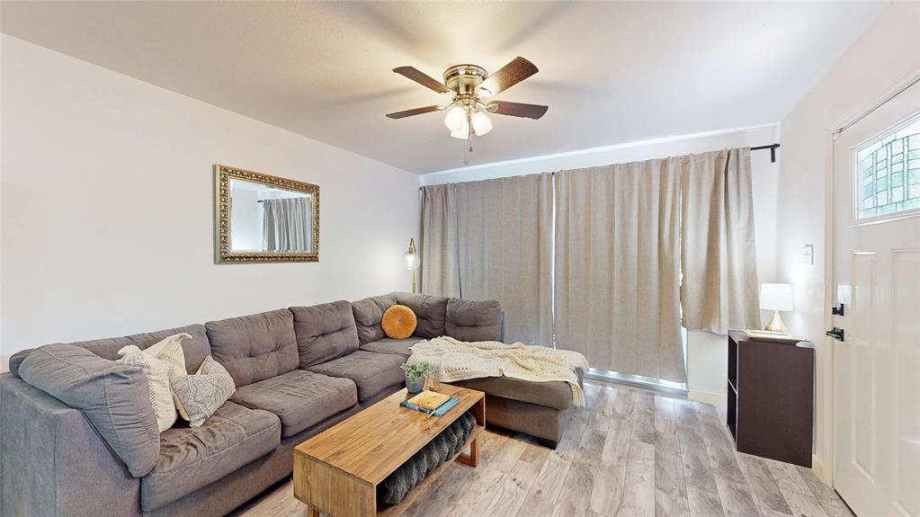 922 Tamara Ln, Grand Prairie, TX 75051 photo