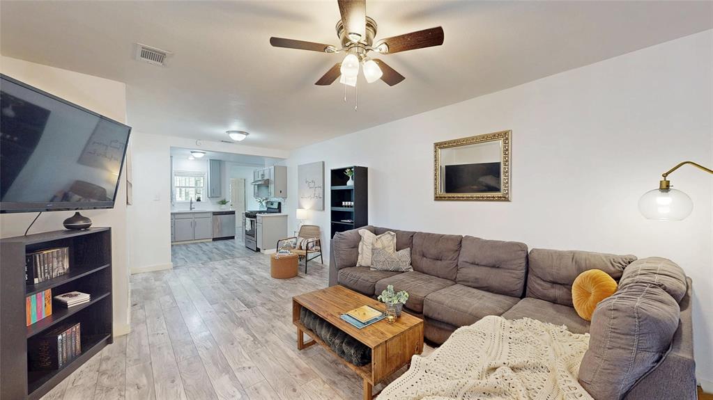 922 Tamara Ln, Grand Prairie, TX 75051 photo