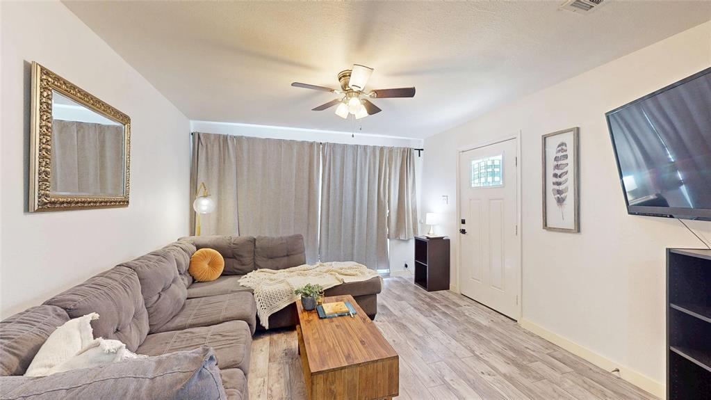 922 Tamara Ln, Grand Prairie, TX 75051 photo