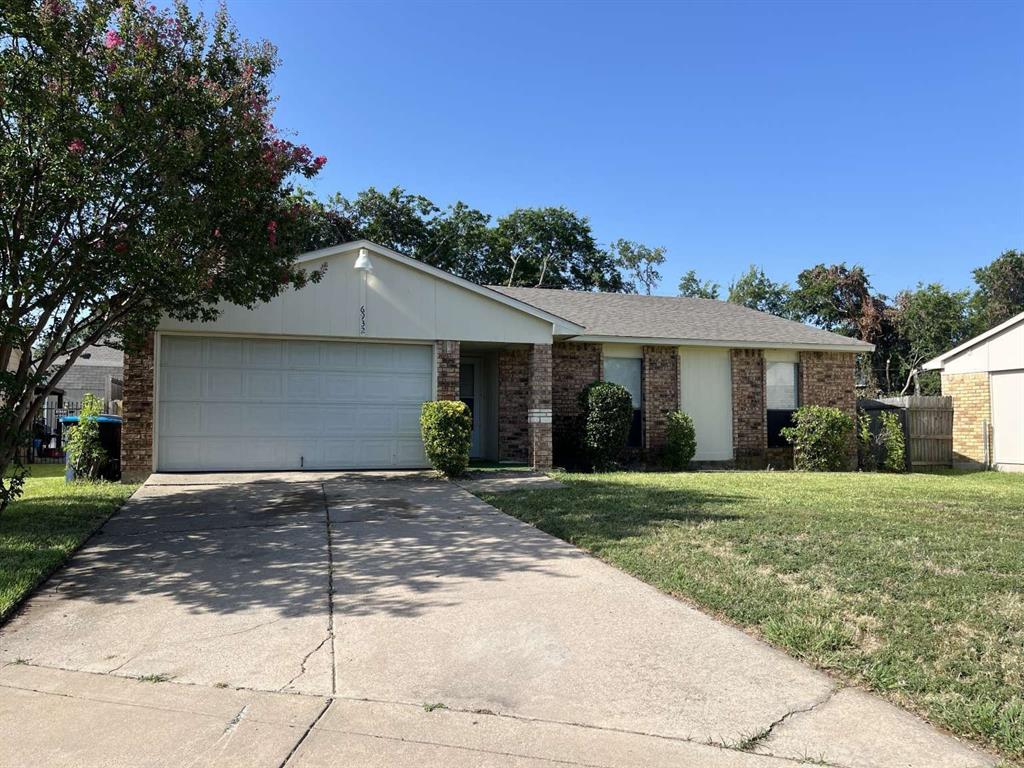 6932 Misty Glen Ct, Fort Worth, TX 76120