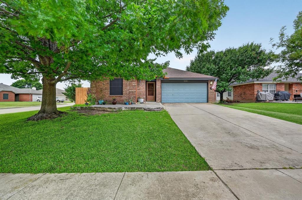 1001 Ridge Top Dr, Burleson, TX 76028