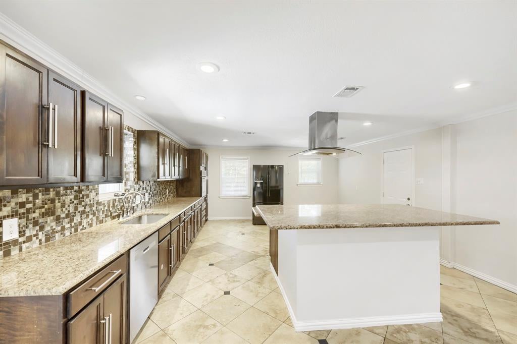 917 Stratford Dr, Bedford, TX 76021 photo