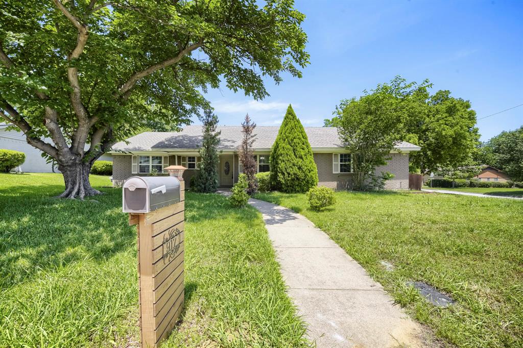 917 Stratford Dr, Bedford, TX 76021