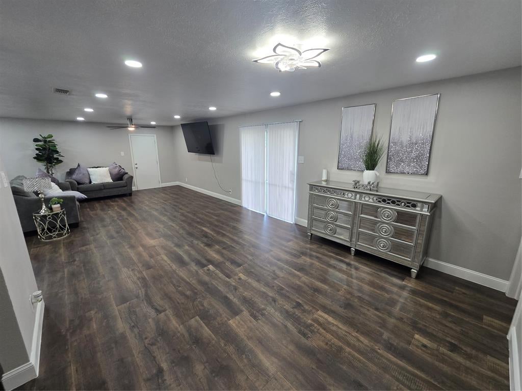 304 Salem Dr, Euless, TX 76039 photo