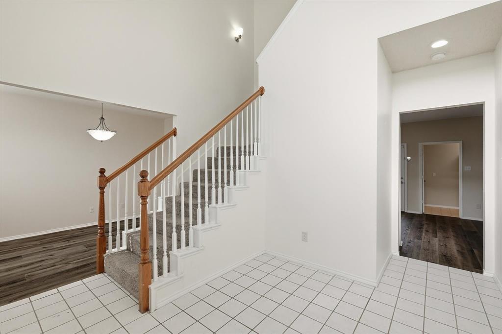 6917 Club Creek Dr, Fort Worth, TX 76137 photo