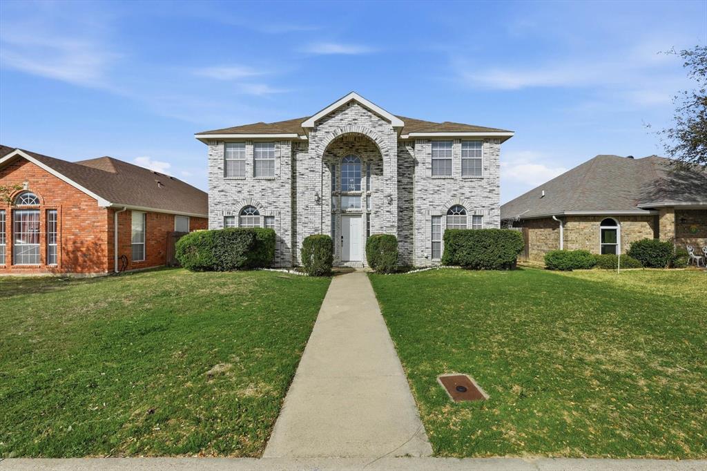6917 Club Creek Dr, Fort Worth, TX 76137