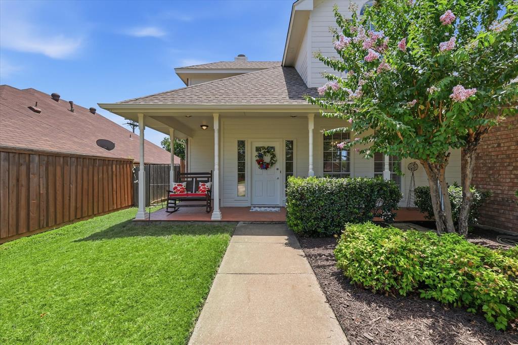 121 S Blue Bonnet Cir, Justin, TX 76247 photo