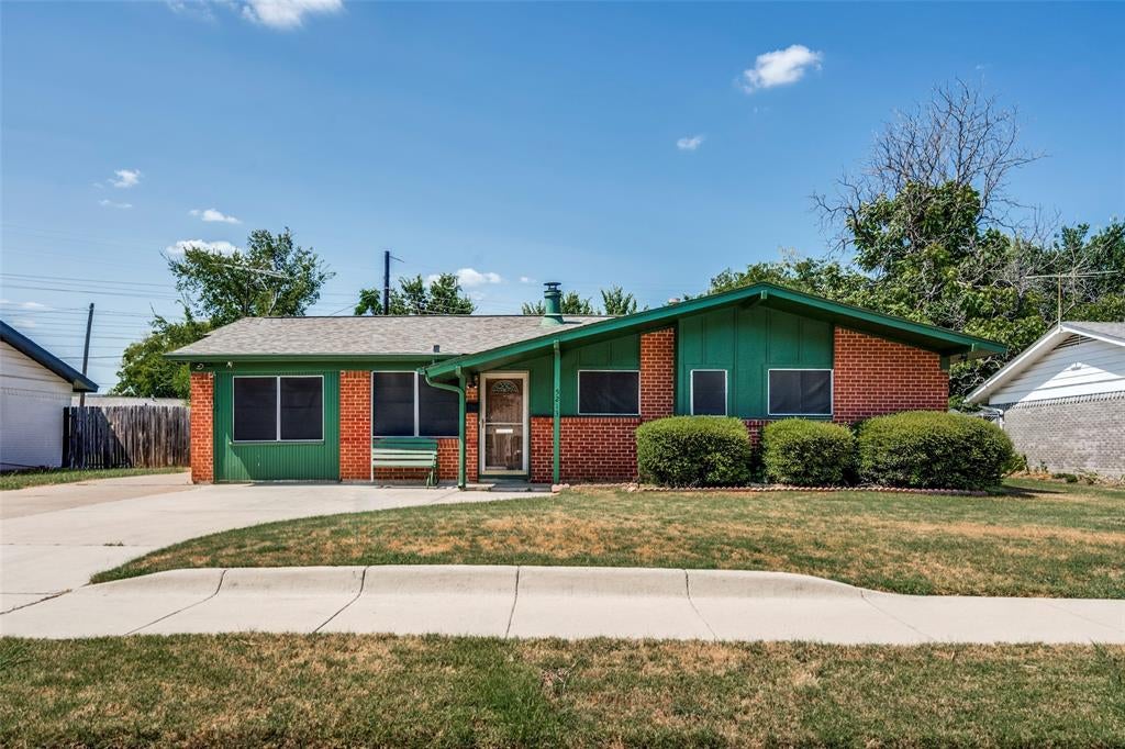 5213 Bonnie Wayne St, Haltom City, TX 76117
