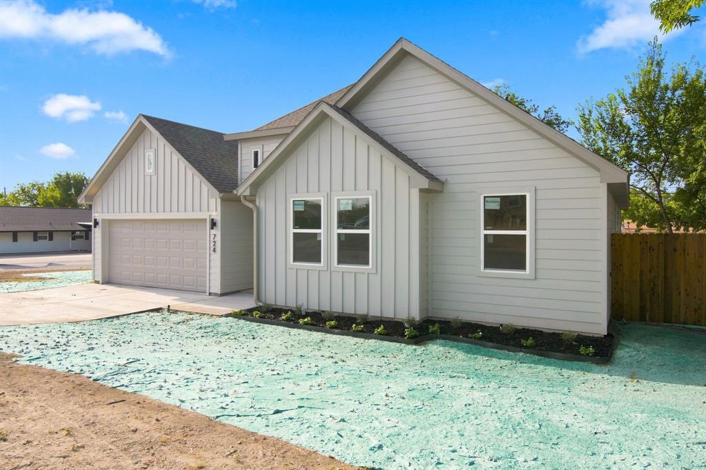 716 Dalton St, Weatherford, TX 76086 photo