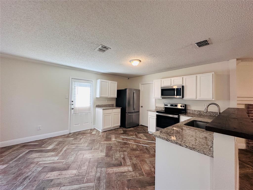 1418 Mill Branch Dr, Garland, TX 75040 photo
