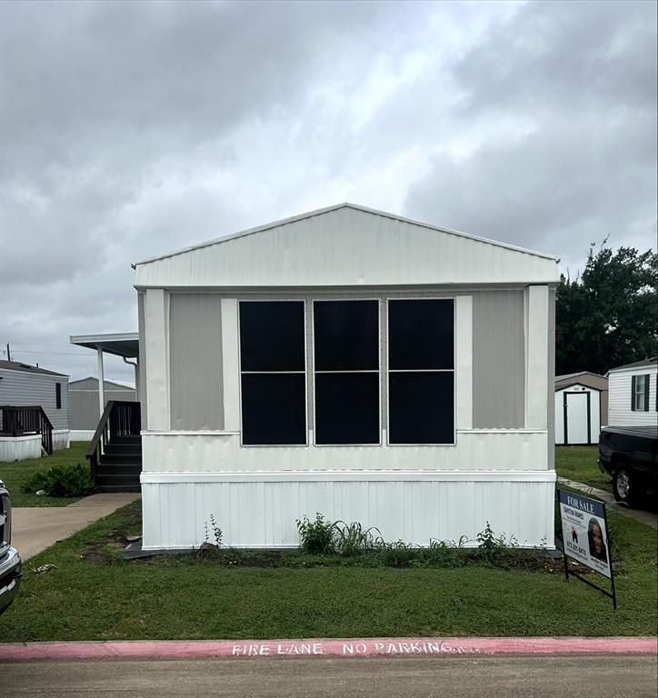717 Byron Rd, Wilmer, TX 75172