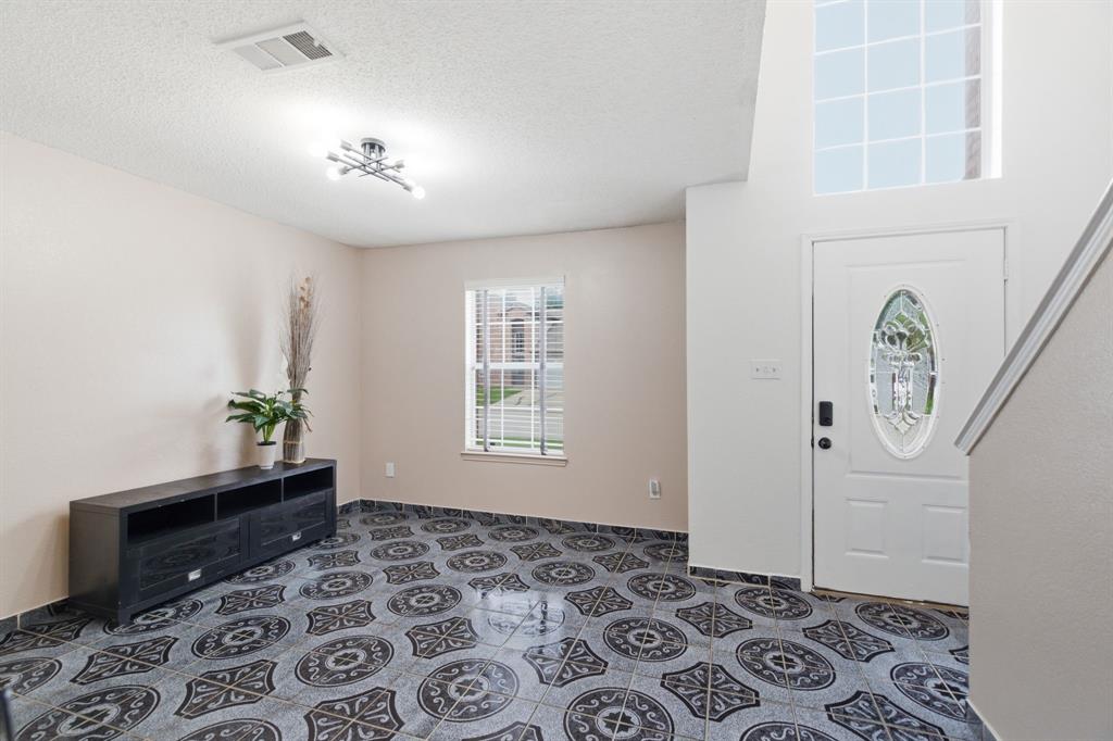 8173 Heritage Place Dr, Fort Worth, TX 76137 photo