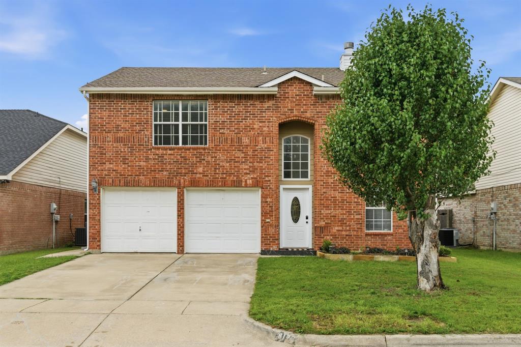 8173 Heritage Place Dr, Fort Worth, TX 76137