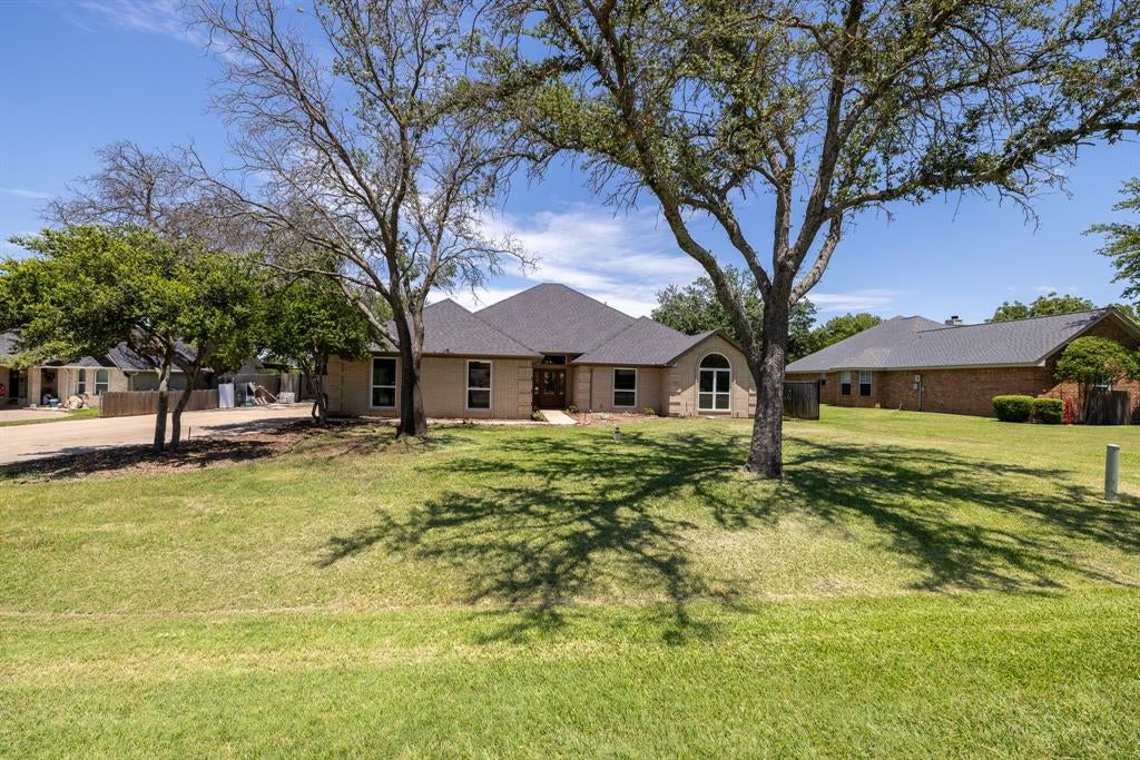 612 Aqua Vista Dr, Granbury, TX 76049