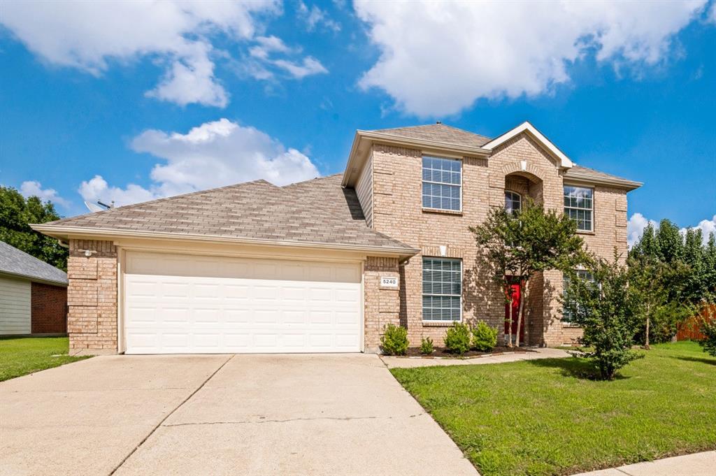 5240 Lake Grove Dr, Grand Prairie, TX 75052