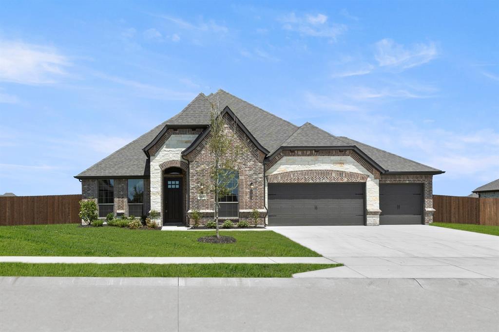 112 Golden Jackal Ct, Godley, TX 76044