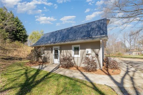 Single Family Residence in Advance NC 1832 Nc Highway 801.jpg