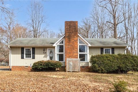 Single Family Residence in Advance NC 529 Gordon Drive.jpg