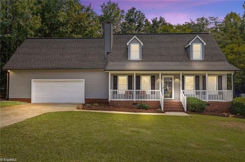 Single Family Residence in Liberty NC 814 N Greenbriar Street.jpg