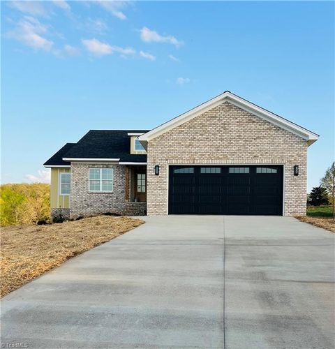 Single Family Residence in Asheboro NC 2542 High Meadow Drive.jpg