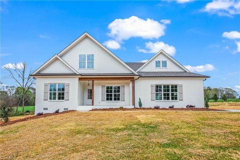 Single Family Residence in Advance NC 148 Beauchamp Oaks Court.jpg