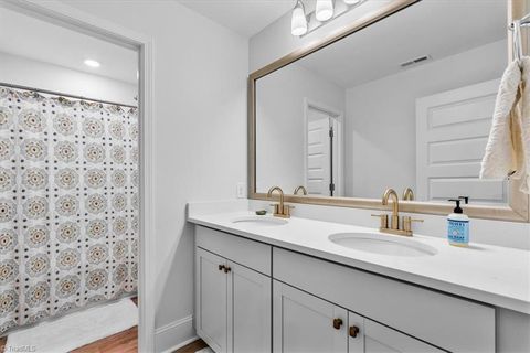Single Family Residence in Thomasville NC 412 Freemont Drive 32.jpg