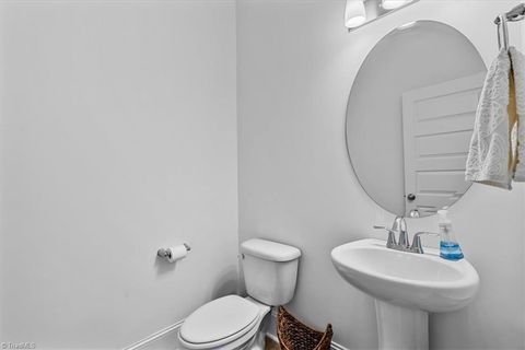 Single Family Residence in Thomasville NC 412 Freemont Drive 20.jpg