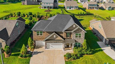 Single Family Residence in Thomasville NC 412 Freemont Drive 42.jpg