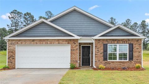Single Family Residence in Lexington NC 175 Indigo Bunting Court.jpg