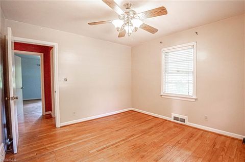 Single Family Residence in Asheboro NC 1022 Shamrock Road 11.jpg