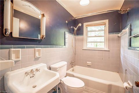 Single Family Residence in Asheboro NC 1022 Shamrock Road 13.jpg