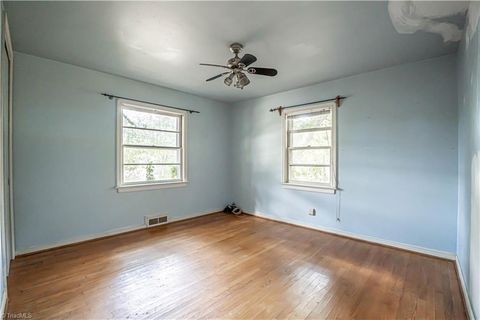 Single Family Residence in Asheboro NC 1022 Shamrock Road 14.jpg