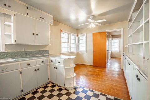 Single Family Residence in Asheboro NC 1022 Shamrock Road 7.jpg