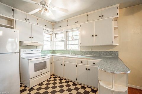 Single Family Residence in Asheboro NC 1022 Shamrock Road 6.jpg
